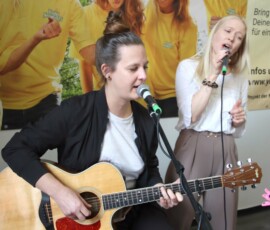 Julia Meis (li.) und Anne Mackrodt