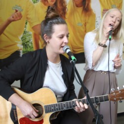 Julia Meis (li.) und Anne Mackrodt
